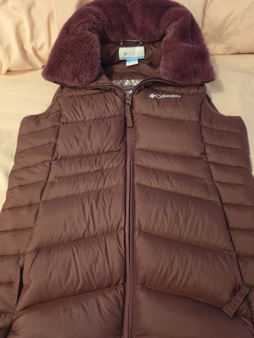 Columbia Women's Joy Peak Insulated Vest- Size Medium